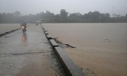 Nghệ An: Mưa lớn trong 3 ngày, nhiều nơi bị chia cắt - 1
