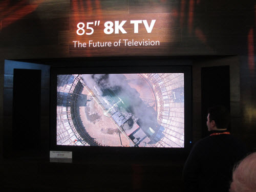 Sắp bán TV 8K đầu tiên trên thế giới, giá 3 tỉ đồng - 1