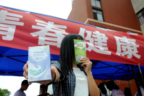 Trường ĐH gây tranh cãi vì phát bao cao su cho sinh viên - 3