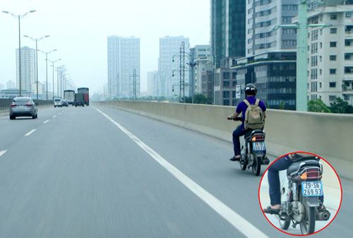 Phạt nguội nam thanh niên đi xe máy vào đường cao tốc trên cao - 1
