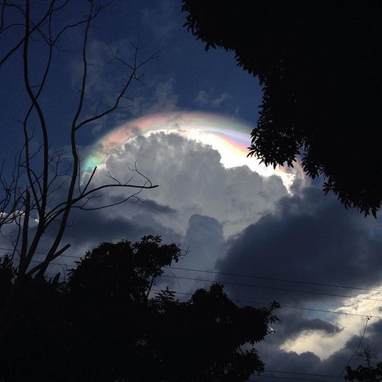 Mây lạ xuất hiện, người dân Costa Rica hoang mang - 1