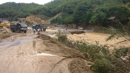 Thanh Hóa: Nước lũ dâng cao, sơ tán hàng trăm hộ dân - 2