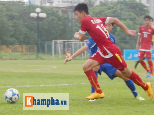 “Hủy diệt” U16 Guam, U16 Việt Nam lên ngôi đầu - 4