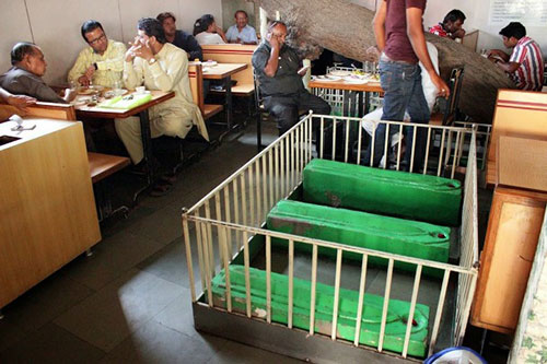 Những kiểu ăn uống độc, dị nhất thế giới - 5