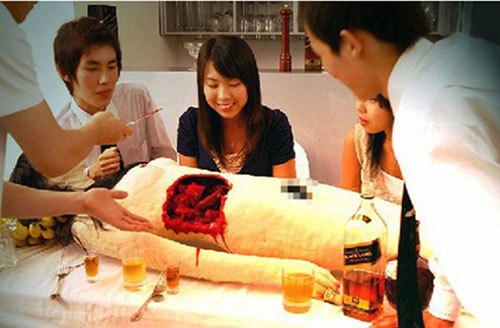 Những kiểu ăn uống độc, dị nhất thế giới - 7