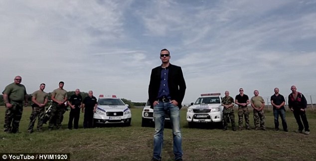 Thị trưởng Hungaria tung clip như phim hành động, răn đe di dân - 1