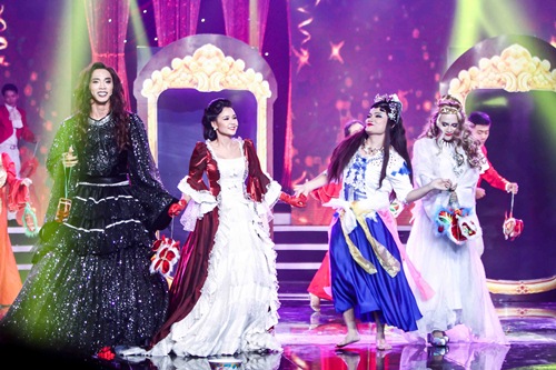 Hot boy 6 múi mặc váy khiến ban giám khảo kinh ngạc - 6