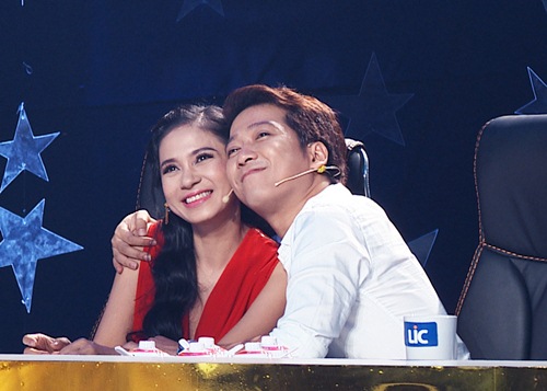 Hot boy 6 múi mặc váy khiến ban giám khảo kinh ngạc - 9