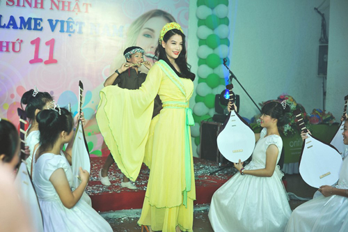 Mỹ nhân Việt hóa chị Hằng Nga xinh đẹp - 5