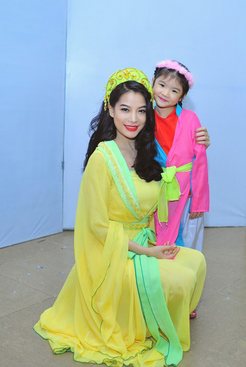 Mỹ nhân Việt hóa chị Hằng Nga xinh đẹp - 6