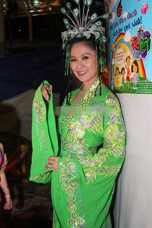 Mỹ nhân Việt hóa chị Hằng Nga xinh đẹp - 13