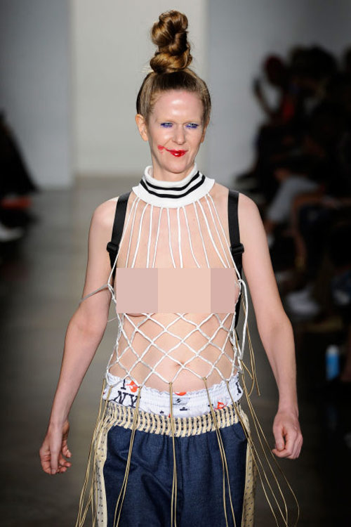 Váy áo "mặc như không" làm nóng sàn diễn - 6