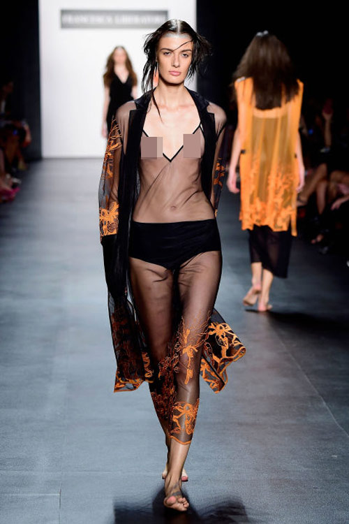 Váy áo "mặc như không" làm nóng sàn diễn - 11