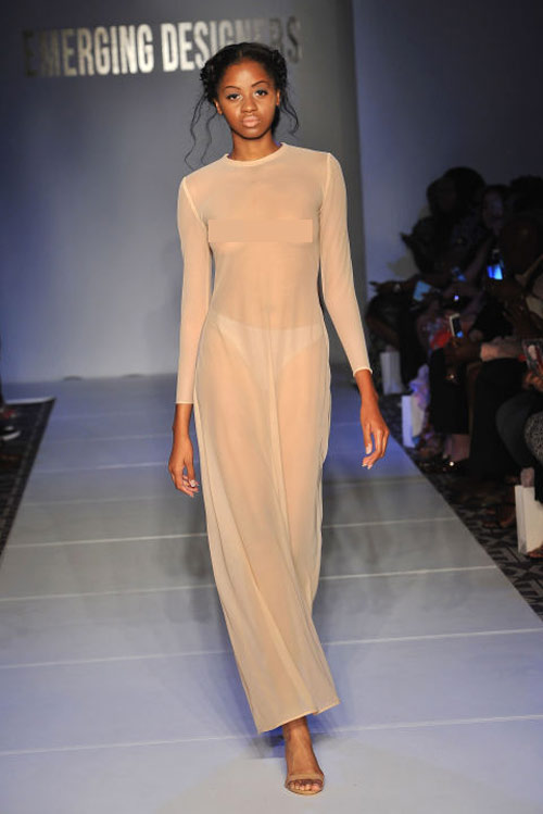 Váy áo "mặc như không" làm nóng sàn diễn - 13