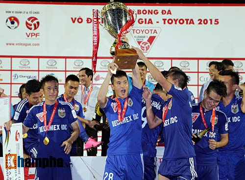 Hết lo bể giải, “Chelsea VN” vô địch V-League lần thứ 4 - 10