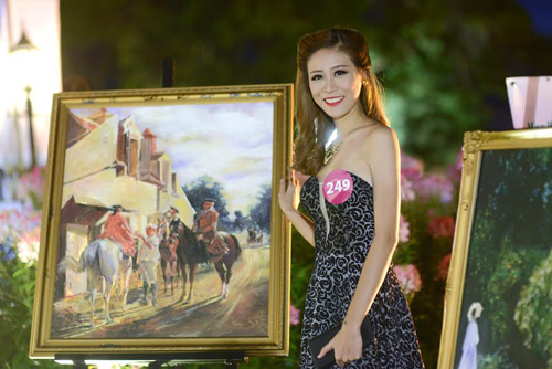 Người đẹp HH Hoàn vũ VN khoe vai thon tại dạ tiệc - 2