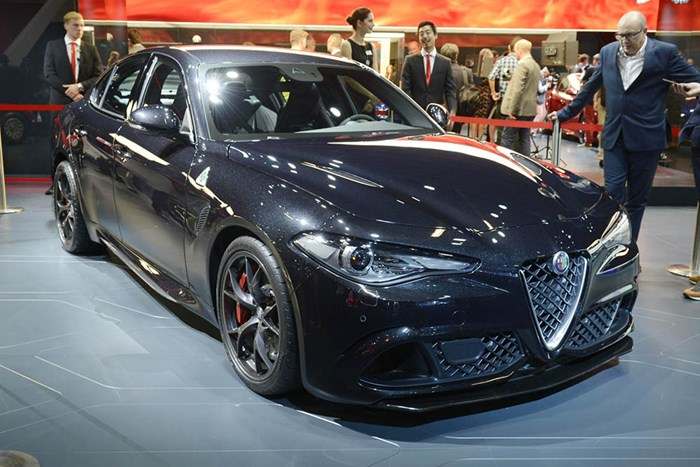 Ngắm chiếc Alfa Romeo Giulia Quadrifoglio &#34;xúng xính&#34; sắc màu - 3