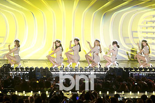 T-ara “đại náo” sân khấu bằng màn trình diễn gợi cảm - 7