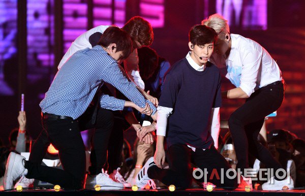 T-ara “đại náo” sân khấu bằng màn trình diễn gợi cảm - 6