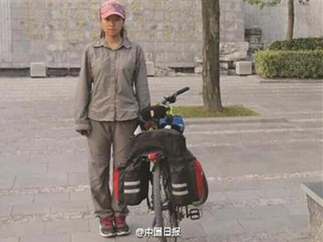 Nữ sinh đi xe đạp, vượt 2.500 km tới trường nhập học - 1