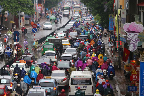 Hà Nội: Giao thông hỗn loạn sau đêm mưa lớn - 9