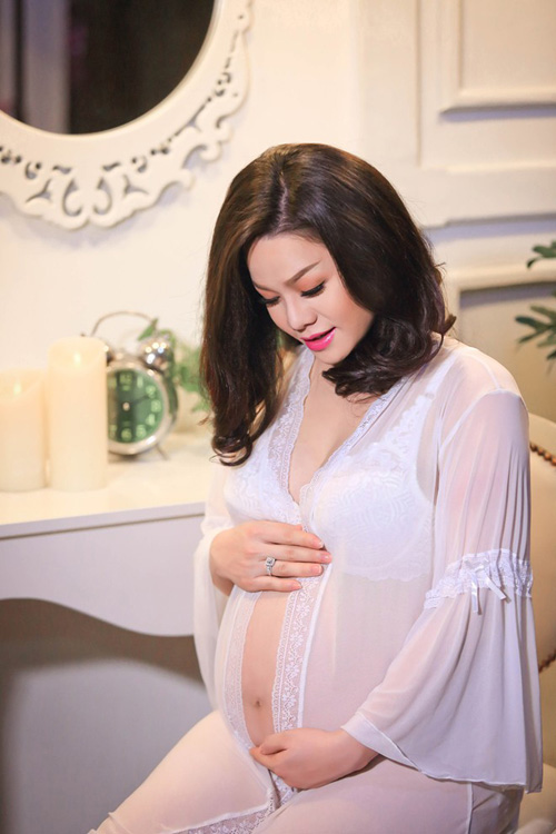 Ngắm ảnh bụng bầu gợi cảm của mỹ nhân Việt - 3