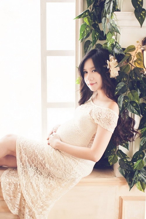 Ngắm ảnh bụng bầu gợi cảm của mỹ nhân Việt - 7