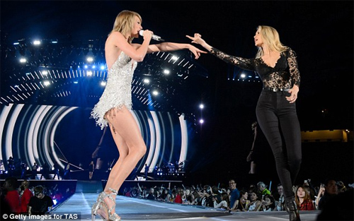 Hội bạn gái "xinh vô địch" của Taylor Swift - 6