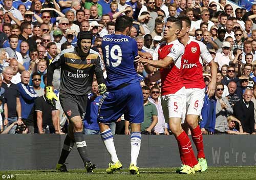 Diego Costa “y án”, Gabriel “thoát tội” - 2