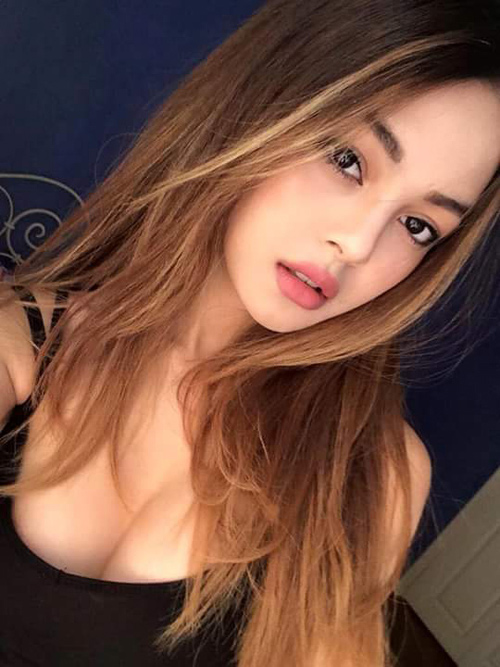 Hot girl môi mọng khiến giới trẻ Việt &#34;sốt xình xịch&#34; - 1