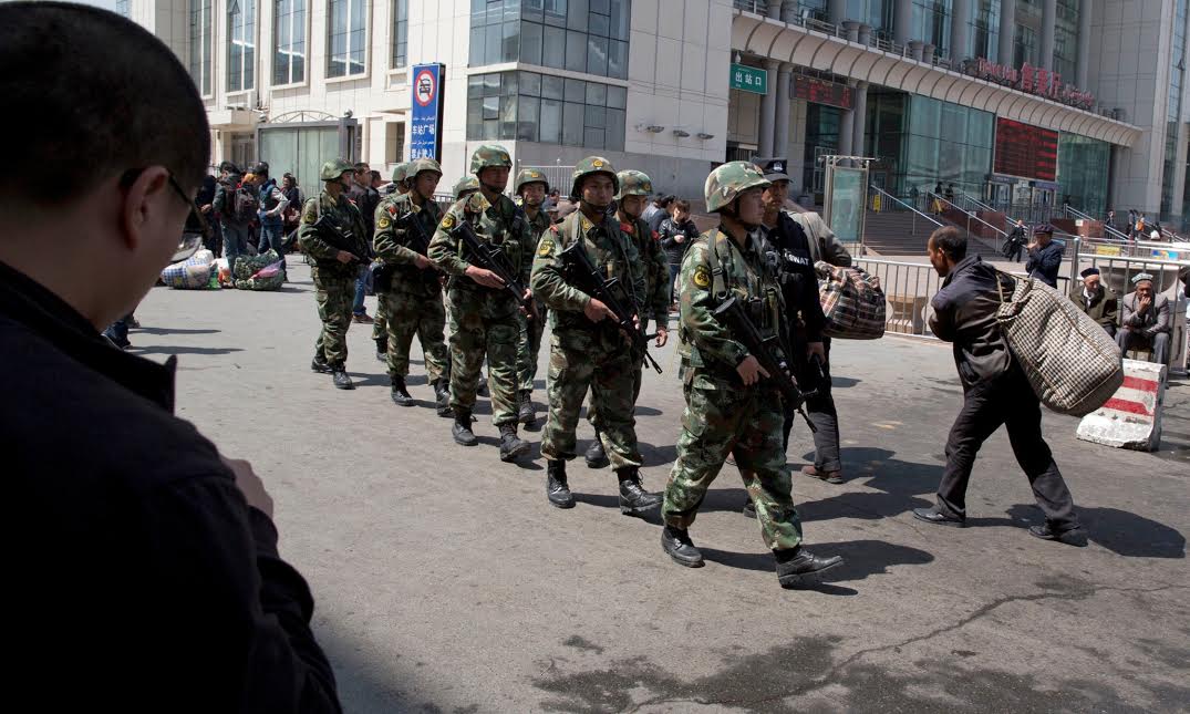 Tấn công bằng dao ở Tân Cương, 5 cảnh sát TQ thiệt mạng - 1