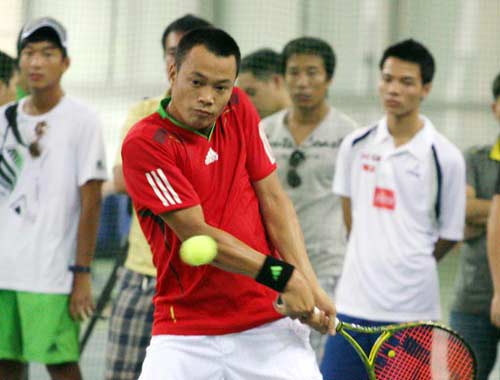 Phi thể thao, tay vợt Việt Nam mất việc - 1