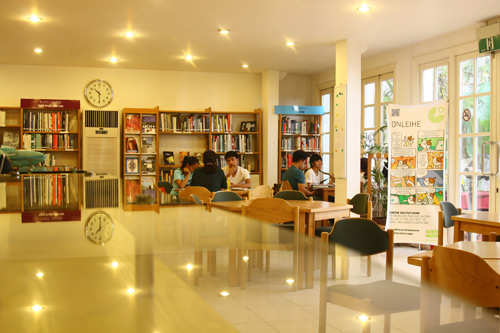 Thư viện đẹp như quán cà phê ở Hà Nội - 1