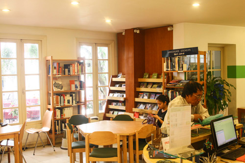 Thư viện đẹp như quán cà phê ở Hà Nội - 9
