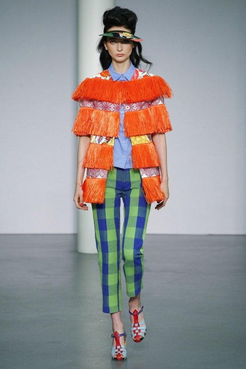 Mẫu Việt chân dài 1m15 sải bước tại Milan FW - 10