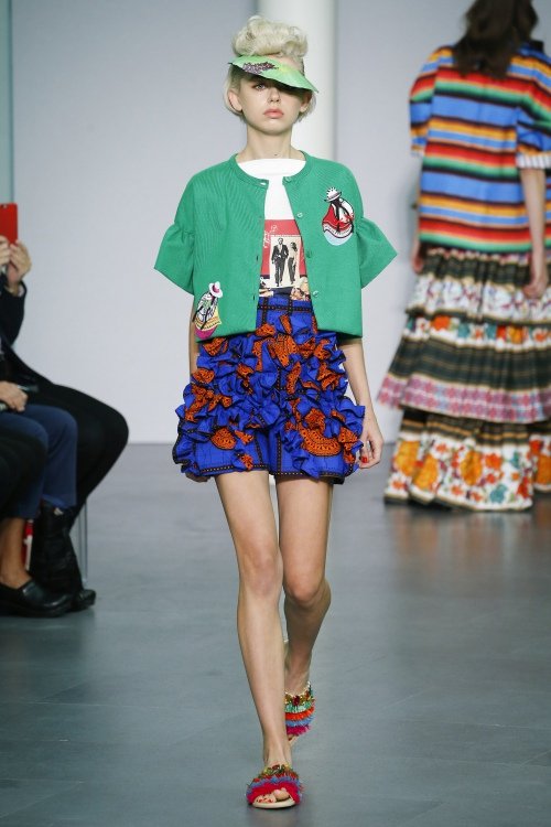 Mẫu Việt chân dài 1m15 sải bước tại Milan FW - 11