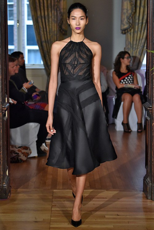 Hoàng Thuỳ đã có show diễn thứ 3 tại London FW - 2