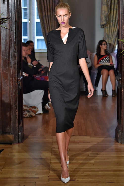 Hoàng Thuỳ đã có show diễn thứ 3 tại London FW - 4