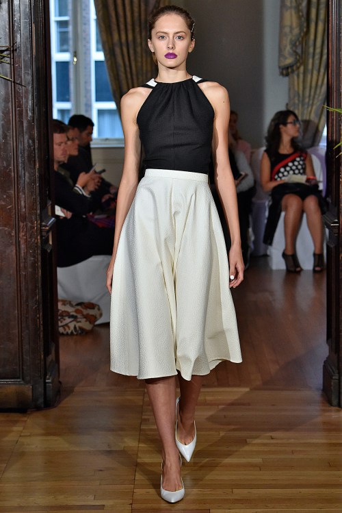 Hoàng Thuỳ đã có show diễn thứ 3 tại London FW - 5