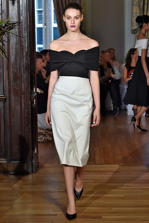 Hoàng Thuỳ đã có show diễn thứ 3 tại London FW - 6