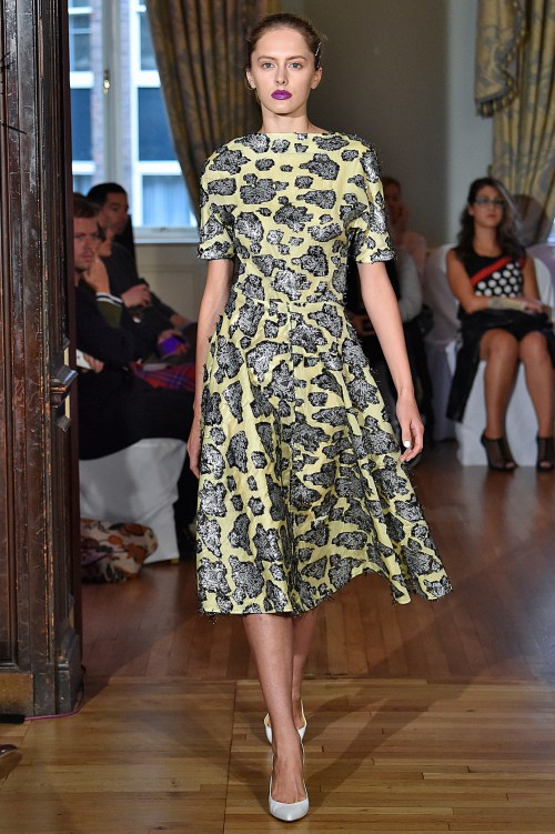 Hoàng Thuỳ đã có show diễn thứ 3 tại London FW - 14