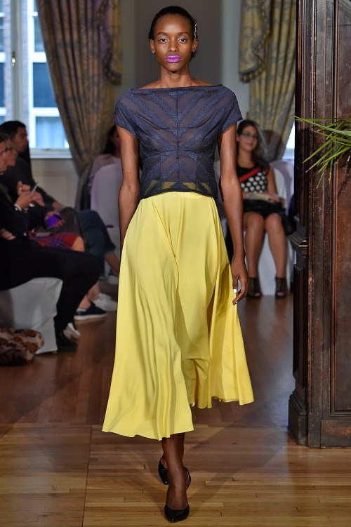 Hoàng Thuỳ đã có show diễn thứ 3 tại London FW - 15