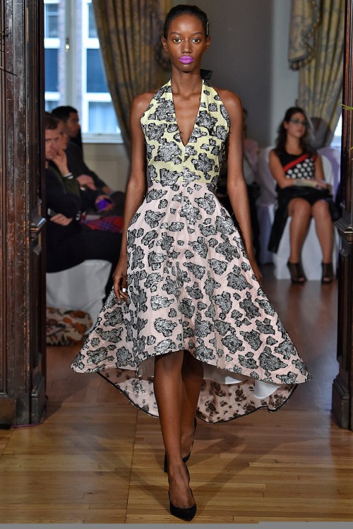 Hoàng Thuỳ đã có show diễn thứ 3 tại London FW - 3