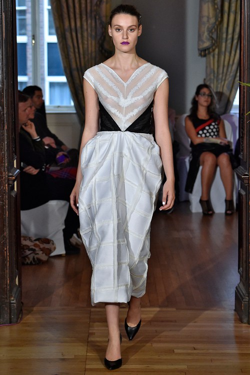 Hoàng Thuỳ đã có show diễn thứ 3 tại London FW - 4