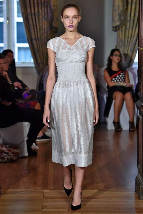 Hoàng Thuỳ đã có show diễn thứ 3 tại London FW - 5