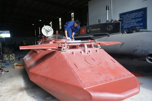Ngắm tàu ngầm gắn máy tính dẫn đường của doanh nhân Thái Bình - 1