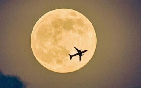 Rộ trào lưu đi máy bay... ngắm trăng đêm Trung Thu - 1
