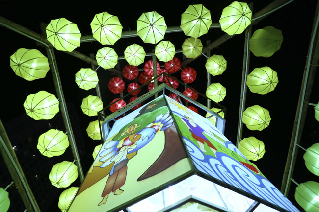 Ngắm khu vườn cổ tích bằng đèn lồng lớn nhất Việt Nam - 3