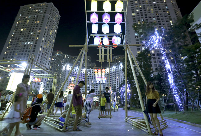 Ngắm khu vườn cổ tích bằng đèn lồng lớn nhất Việt Nam - 9