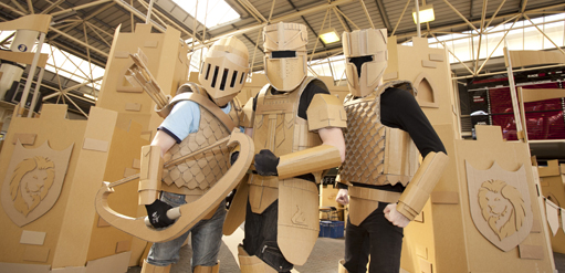 Video: Cuộc chiến cuồng nhiệt với... thùng các-tông - 8